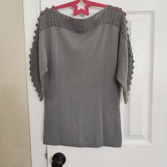 Theory women's cashmere Boat Neck Split sleeves Crochet Sweater. Medium. Pewter. - Picture 4 of 6